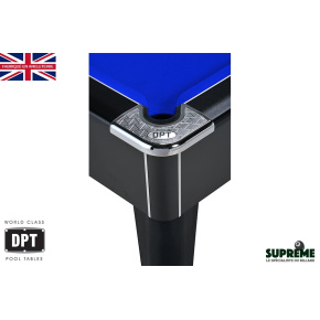 ANGLE DU BILLARD OMEGA 7FT NOIR À MONNAYEUR 2.0 TAPIS BLEU.