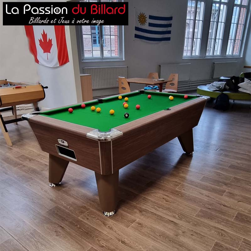 Billard solide pour lycée, collectivité, maison des jeunes, modèle Oméga chêne foncé tapis vert.