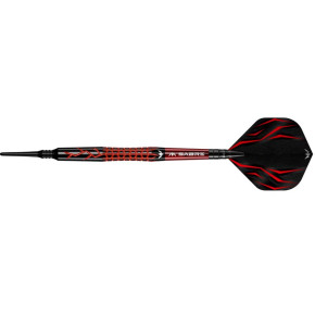 Fléchettes équilibrées avec shafts courts Mission Sabre pour une stabilité accrue.