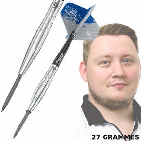 Gros plan sur le joueur Martin Schindler avec fléchette G2 27g