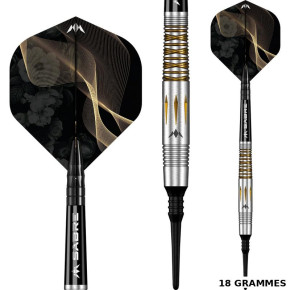 Gros plan sur le flight noir Mission Almudena avec fléchette Soft Tip 18g.