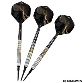 Set de 3 fléchettes Mission Almudena Fajardo 18g avec finition noire et or, pointe souple.