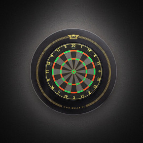 Bull’s Advantage Black installée avec surround noir dans une salle de jeu premium.